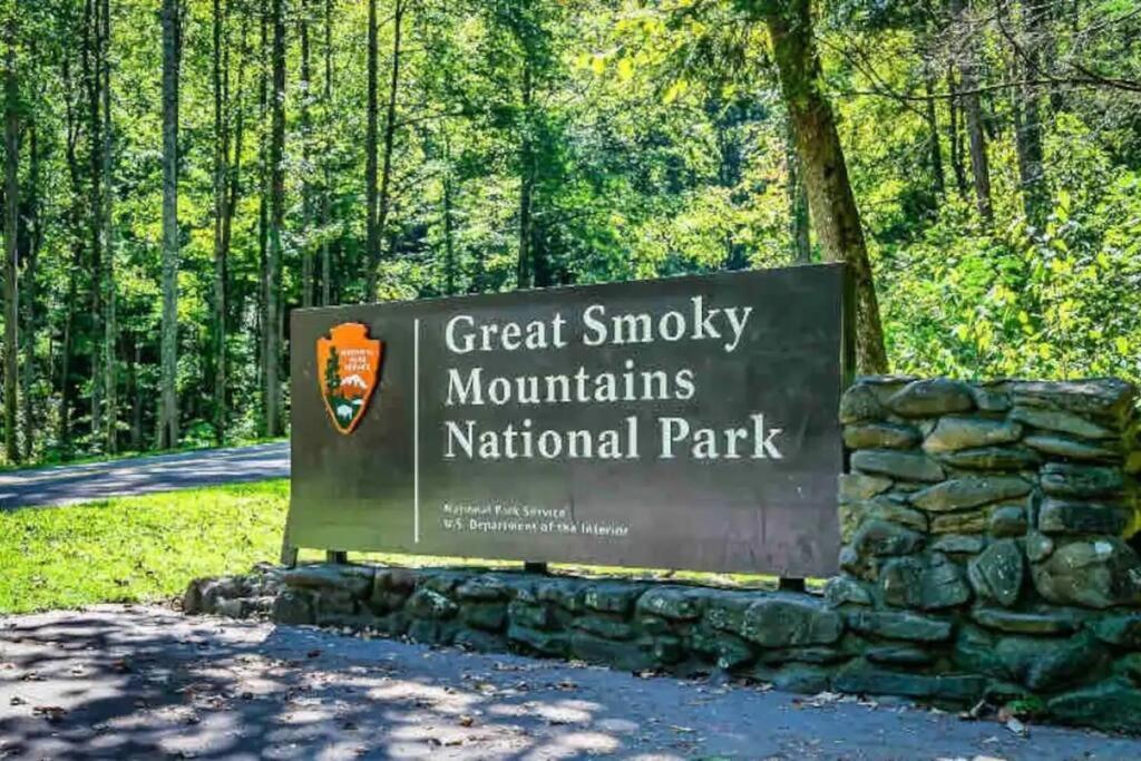 2-Bedroom Cabin With 2 Master Suites, Loft, Half-Bath And Hot Tub In A Serene Resort Setting Sevierville Exterior foto